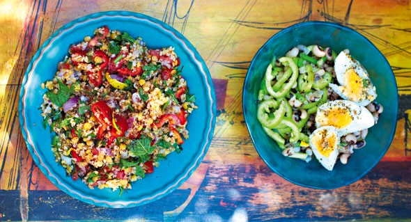 Black-eyed bean, egg and pepper salad