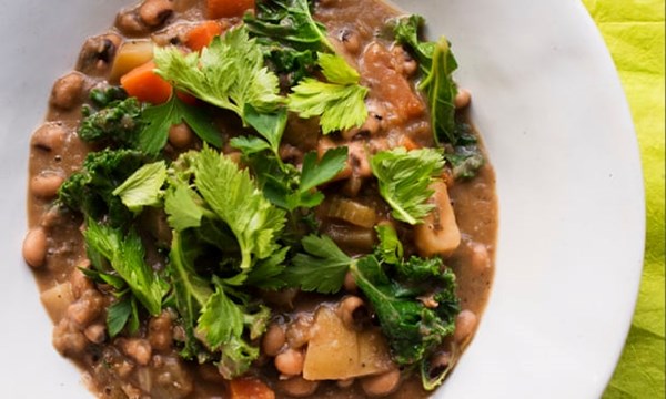 Black eyed bean (pea), rosemary and kale soup