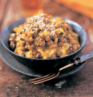Black-eyed beans in coconut and tamarind sauce