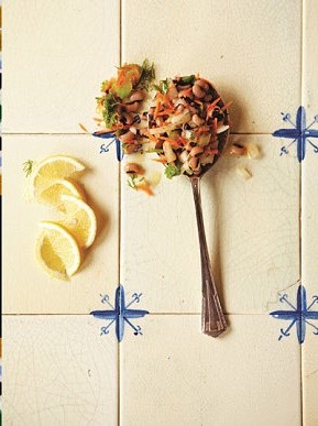 Black-eyed beans with lemon and dill (Fasolia)