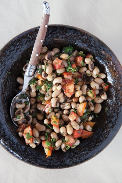 Black-eyed pea salad (Saladu ñebbe)