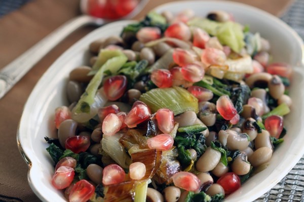 Black-eyed pea salad with spinach, leeks, and pomegranate  (Mavromatika salata me spanaki, praso kai rodi)