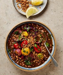 Black-eyed peas with allspice and grilled onion salsa