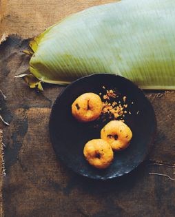 Black gram doughnuts (Ulundu vadai)