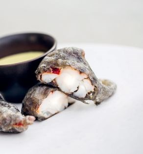 Black lobster tempura/Thai green emulsion