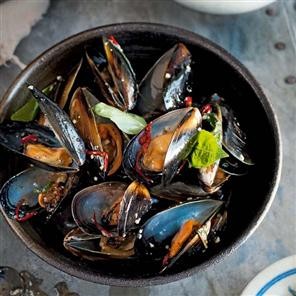 Black mussels with Asian basil and oyster sauce