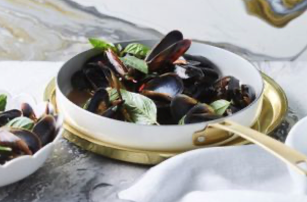 Black mussels with basil and oyster sauce