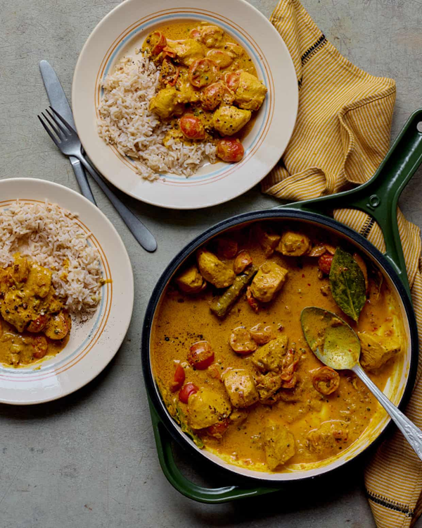 Black pepper and bay leaf chicken curry