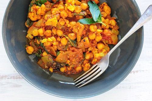 Black pepper and chickpea curry