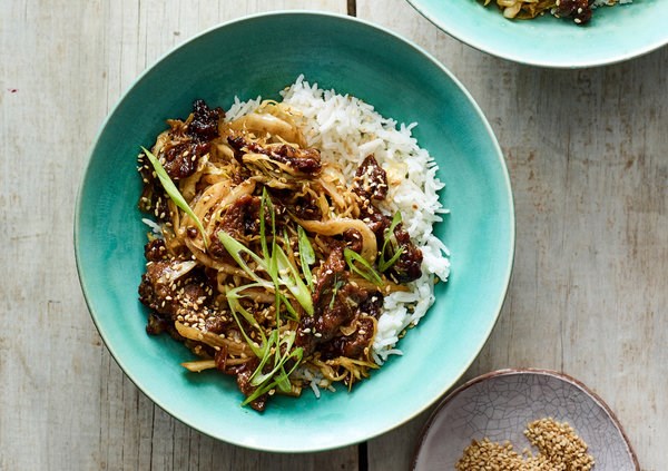 Black pepper beef and cabbage stir-fry