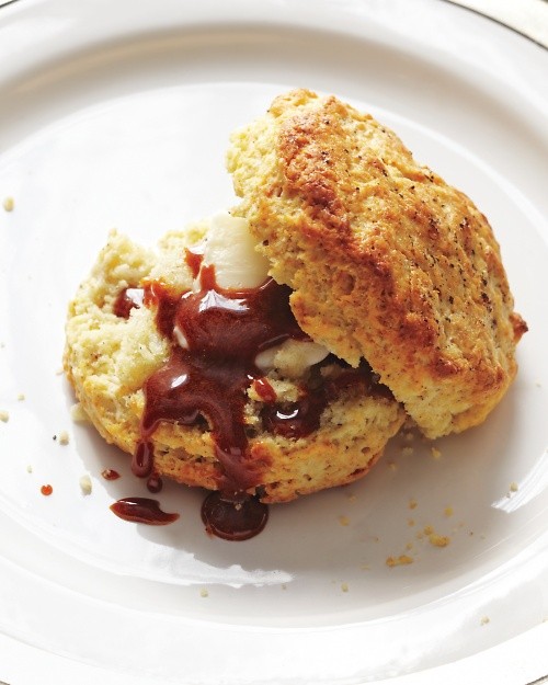 Black-pepper biscuits with sorghum