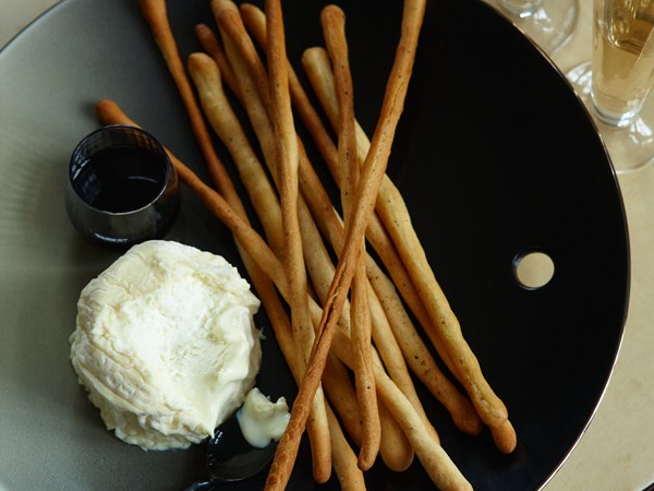 Black-pepper breadsticks [Scott Conant]