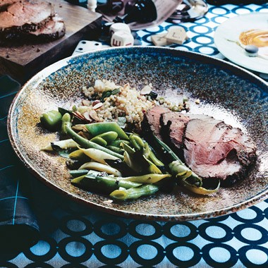 Black pepper spice-rubbed beef tenderloin