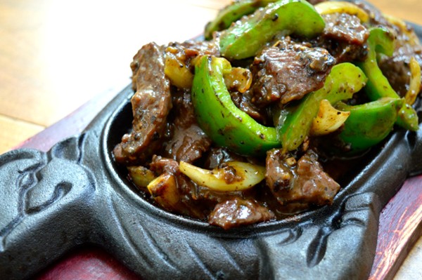 Black peppercorn sizzling hotplate steak