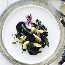 Black pudding with cider, apples and spinach