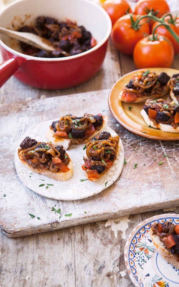 Black pudding with onions