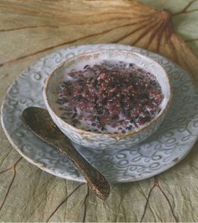 Black rice, quinoa, miso and banana porridge