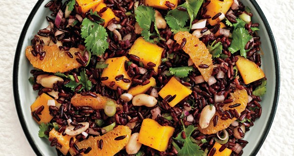 Black rice salad with mango and peanuts