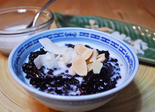 Black rice, white sauce