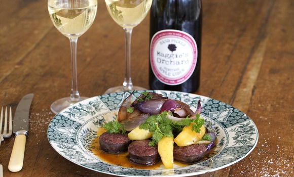 Black sausage with apples & apple cider