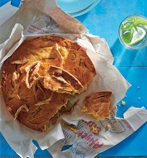Black Sea cornbread with leeks and whitebait (Balikli ekmek)