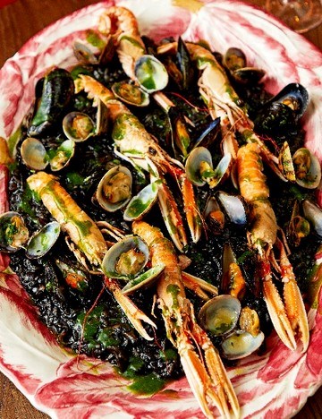Black seafood risotto