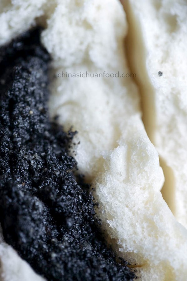 Black sesame buns