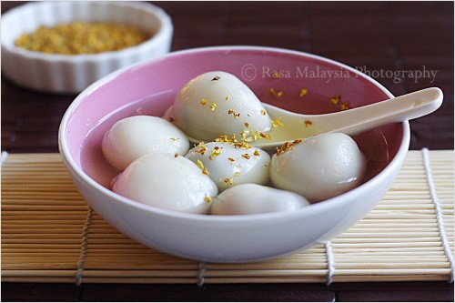 Black sesame dumplings (Tang yuan)