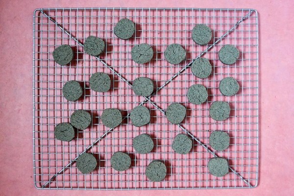 Black sesame shortbread (Sablés)