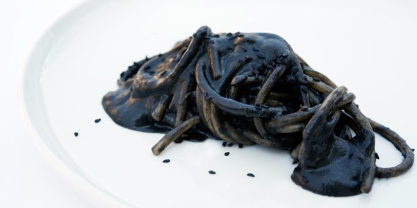 Black sesame spaghettone 