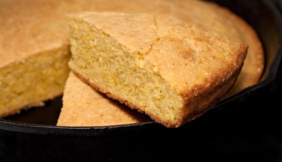 Black skillet cornbread