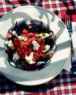 Black spaghetti with raw tomato sauce