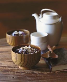 Black sticky rice with taro (Chè khoai môn)