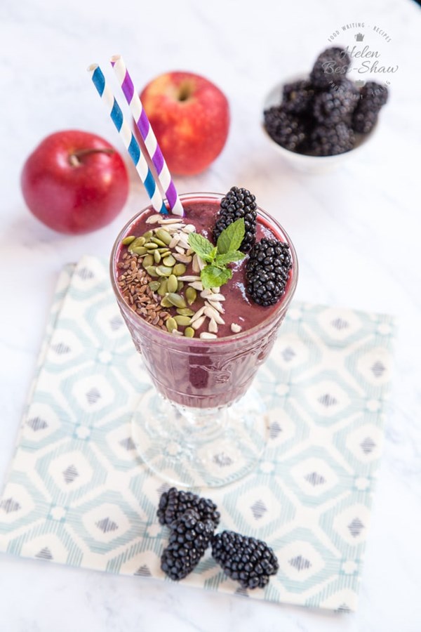 Blackberry & apple green smoothie