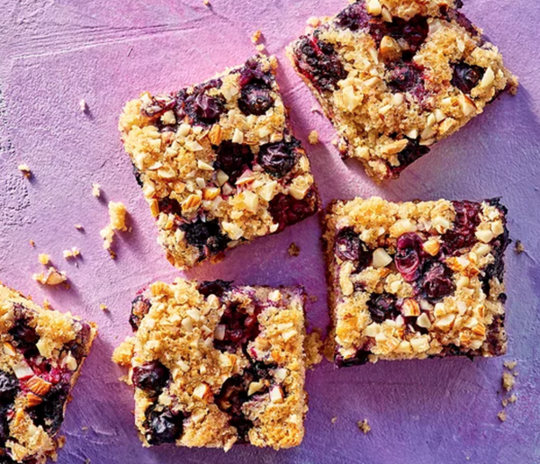 Blackberry & blueberry cake bars