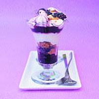 Blackberry & ginger nut layer