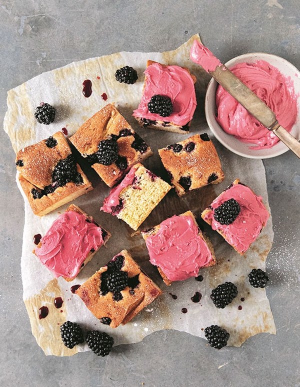 Blackberry almond snacking cake