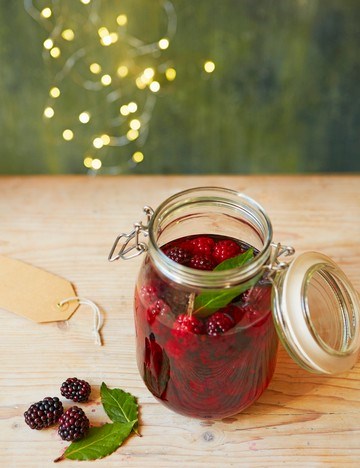 Blackberry and bay leaf gin