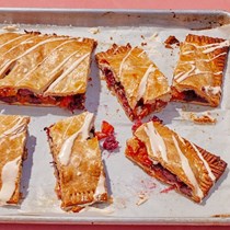 Blackberry and dried apricot slab pie