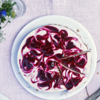 Blackberry and lemon cheesecake