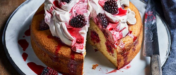 Blackberry and yogurt cake