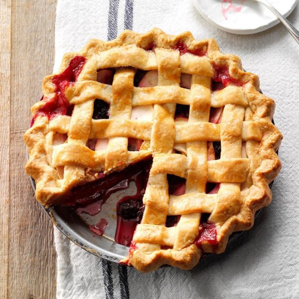 Blackberry apple pie