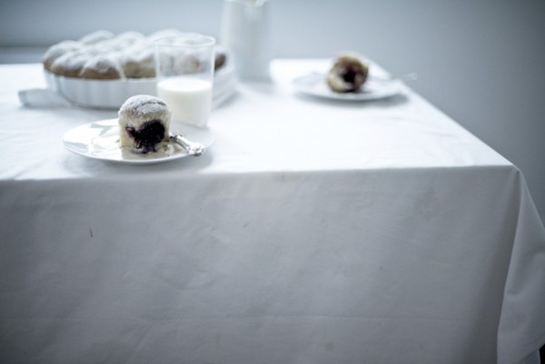 Blackberry buns with warm vanilla sauce