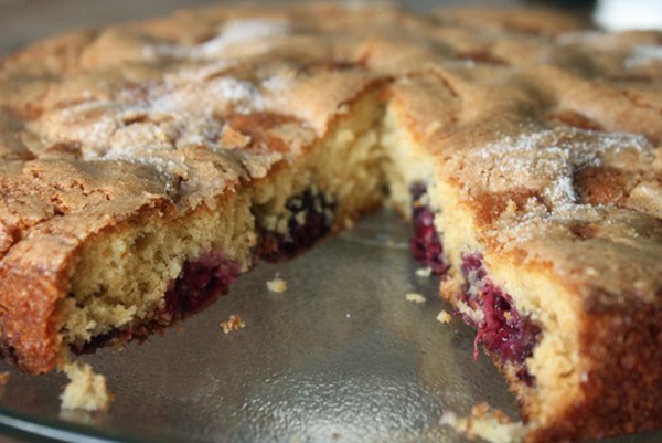 Blackberry buttermilk snacking cake