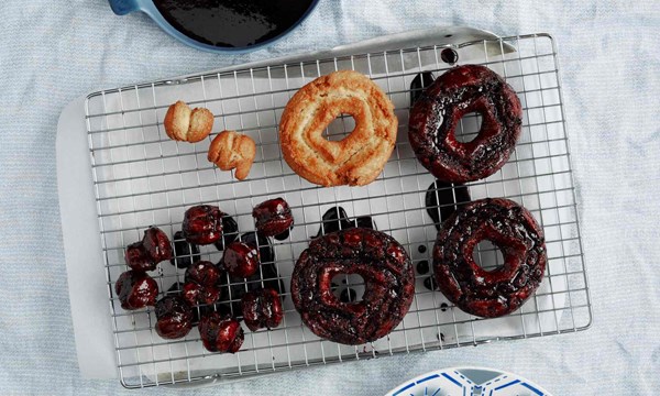 Blackberry cake doughnuts