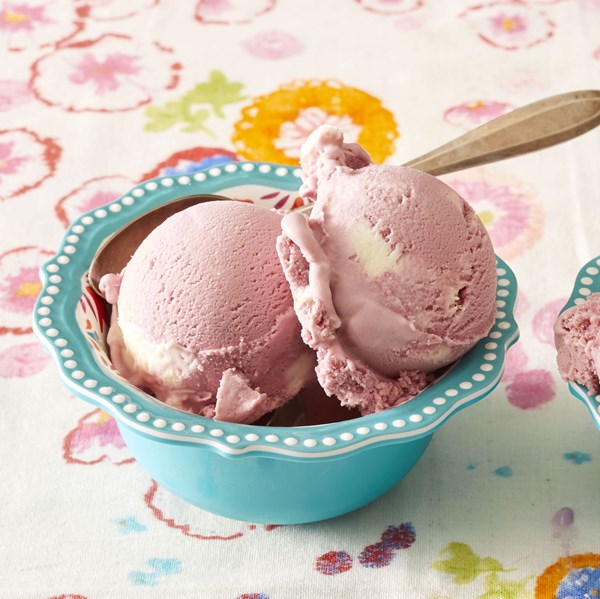 Blackberry-cheesecake swirl ice cream