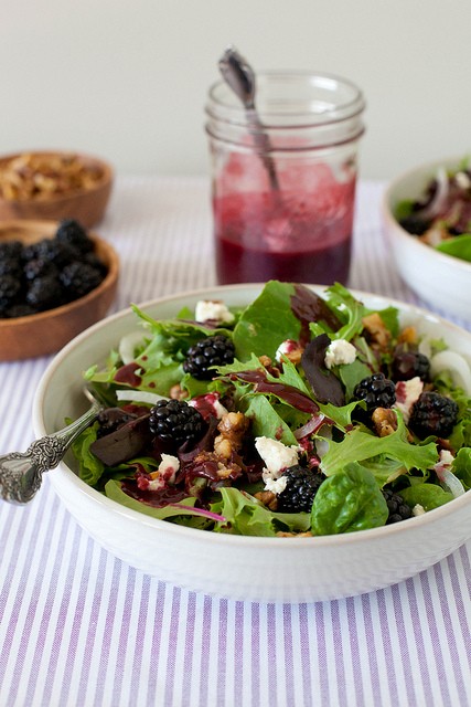 Blackberry chèvre salad