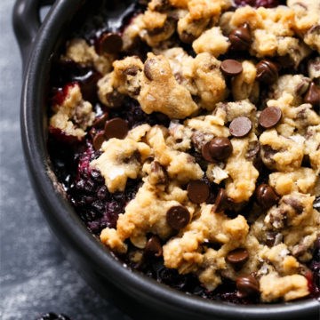 Blackberry chocolate chip cookie crumble