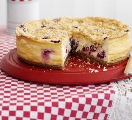 Blackberry crumble cheesecake