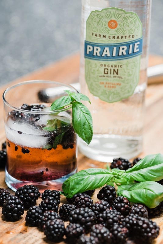 Blackberry-ginger gin cocktail